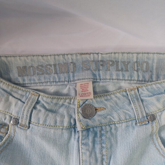 Girls Mossimo Supply Co. Light Wash Jean Shorts - Picture 3 of 6